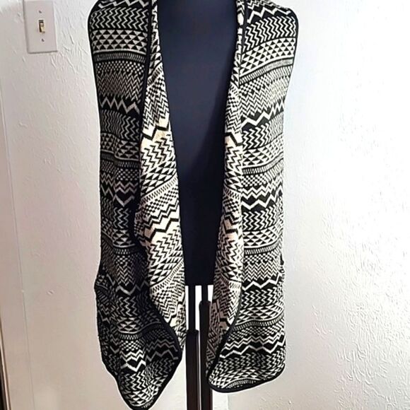 Forever 21 Sweaters - Forever 21+, Sweater Vest, Black & Beige, Size XL/1X, NWOT